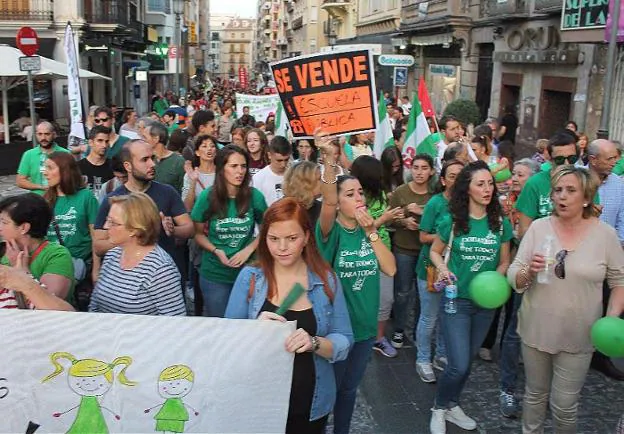 Estudiantes y docentes protestan en Jaén en contra de la LOMCE en una jornada de huelga de Educación, en una foto de archivo. ./M.A.C.