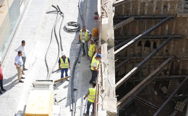 El corte de tráfico en Puerta Real por el incidente en el solar del hotel Montecarlo se mantendrá hasta el domingo
