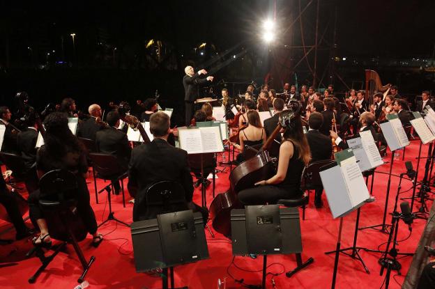 Cinco mil personas se rinden ante la Orquesta Ciudad de Almería