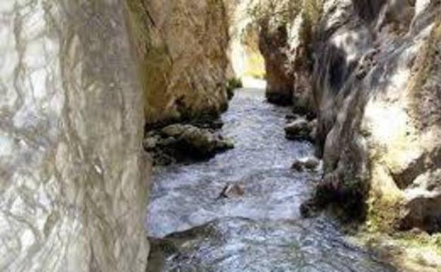 Hallan el cadáver de una mujer de 30 años el río Chillar, en Nerja