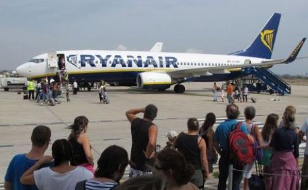 Facua advierte de que la Ley de Navegación Aérea obliga a facturar gratis el equipaje de mano