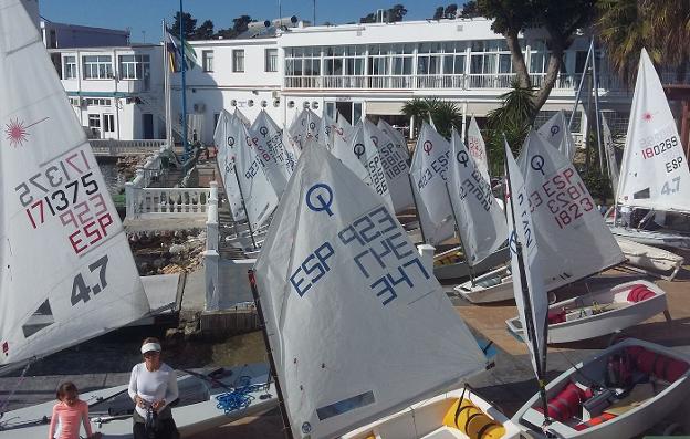 Motril y Torrenueva acogen el Campeonato de España máster snipe este fin de semana