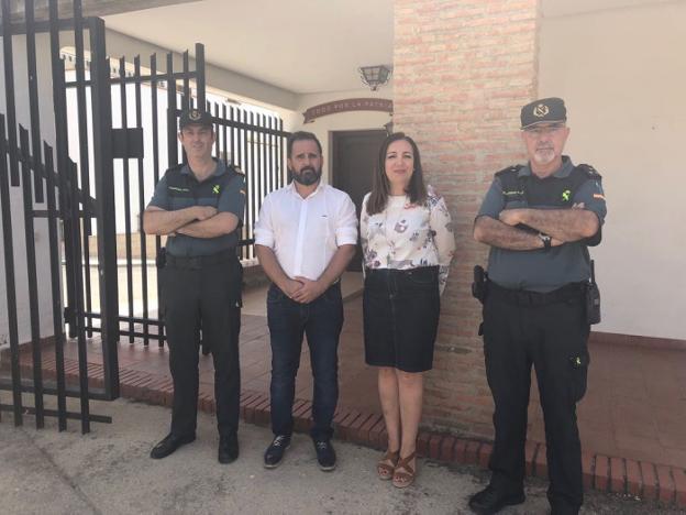 La subdelegada del Gobierno trata con el alcalde de Baños de la Encina asuntos de interés