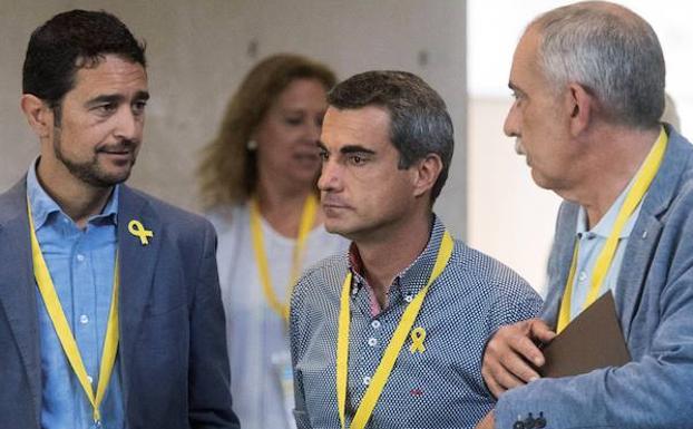 Un alcalde del PDeCAT propone «cerrar las fronteras» y «parar España»