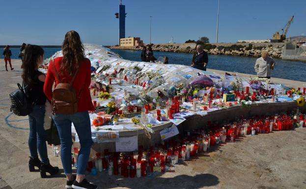 Los padres de Gabriel trasladan el viernes los objetos de su hijo de 'La Ballena' a Las Almadrabillas