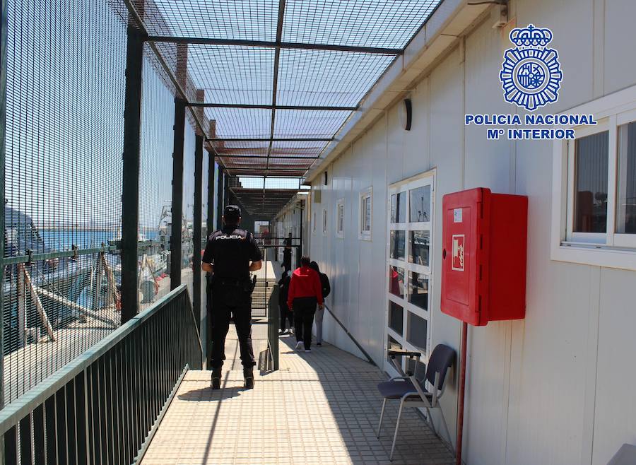 Detenidos dos pateristas que se dedicaban a introducir en España inmigrantes argelinos