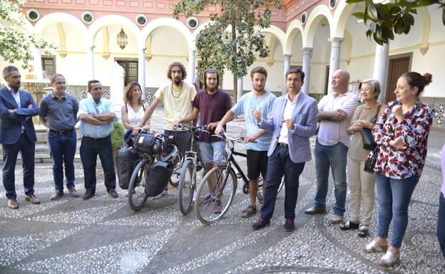 Recorren más de 20.000 kilómetros para divulgar los valores de la Vega de Granada