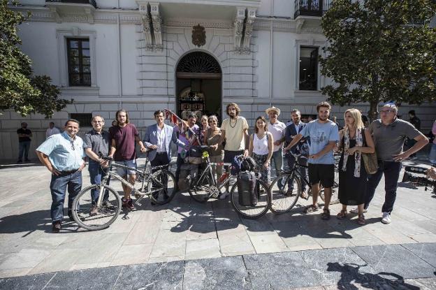 Duras pedaladas en defensa de la Vega de Granada