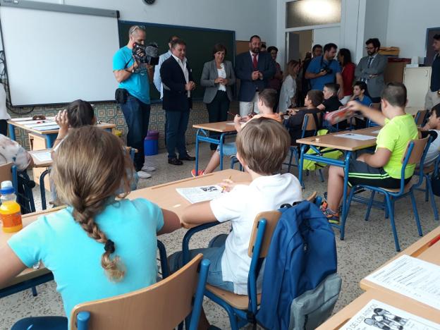 El sindicato Ustea censura la «constante» supresión de unidades en la red pública, sobre todo en Infantil y Primaria