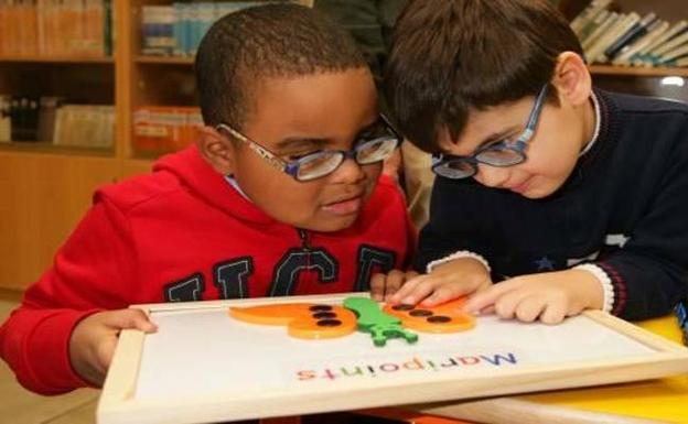 El acceso a las tecnologías inclusivas facilitan la vuelta al cole de 447 estudiantes ciegos