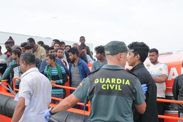 Planean cambiar el campamento de Motril tras las inundaciones