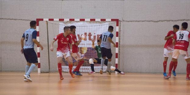 El Sima Peligros recibe un duro varapalo en su pista ante el favorito al ascenso