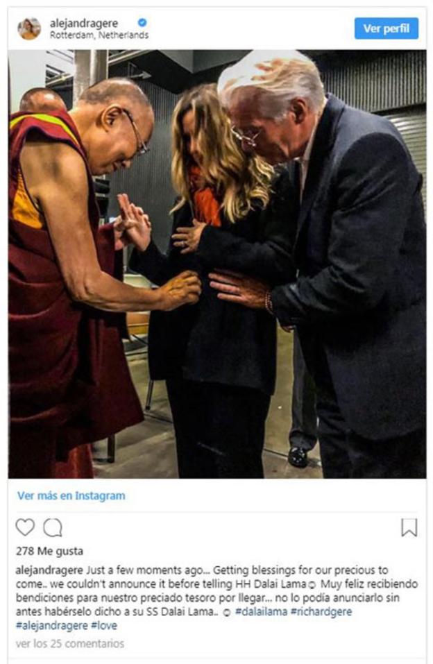 El Dalai Lama bendice el embarazo de Alejandra Gere