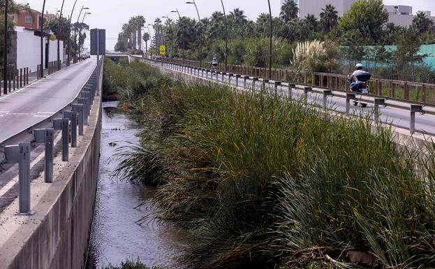 La Costa se enfrenta a la temporada de tormentas con las ramblas sin limpiar