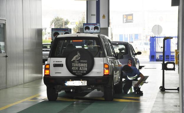 Advierten de las irregularidades en algunas ITV: ¿a quiénes afecta?