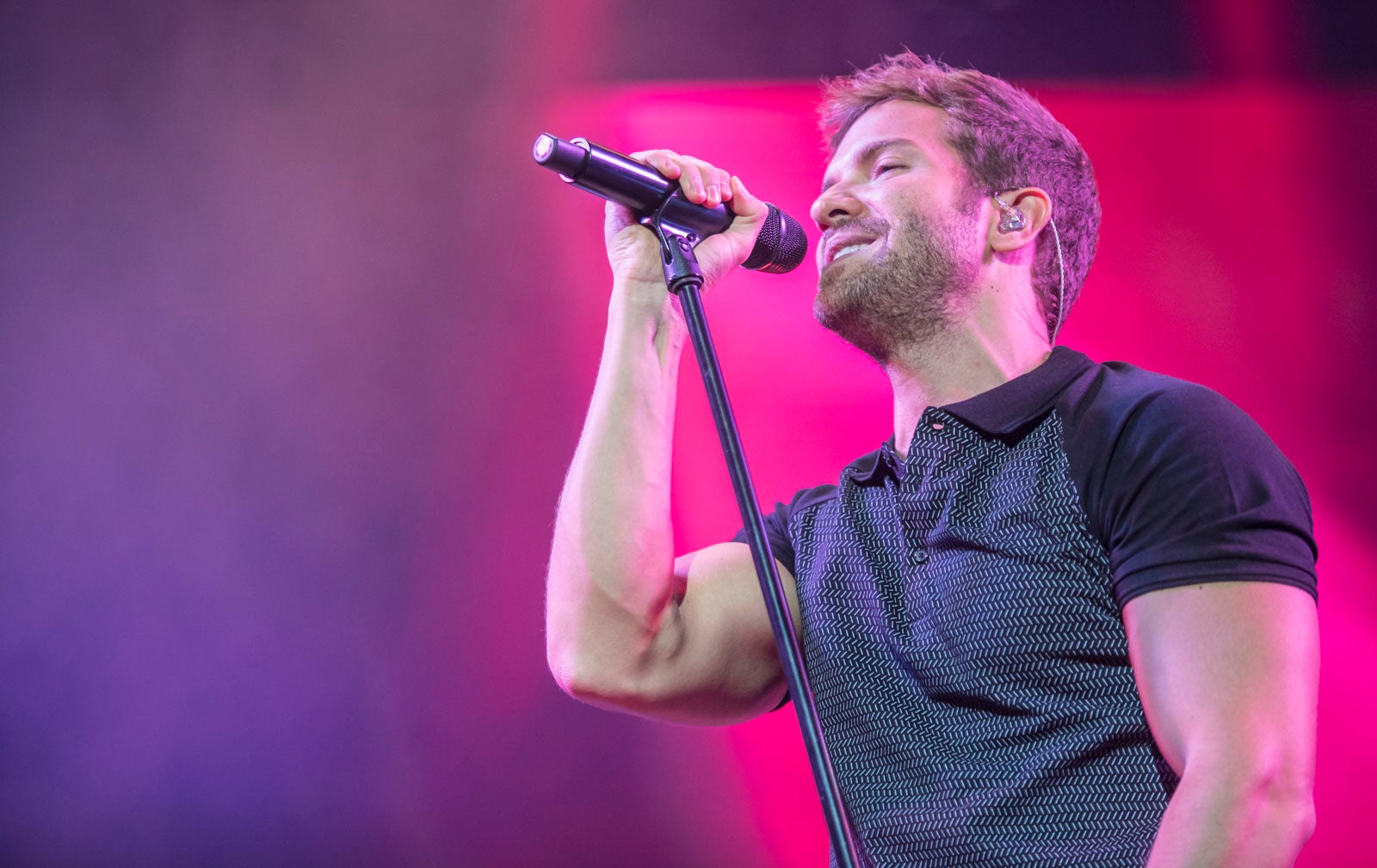 Entusiasmo y emoción en el concierto de Pablo Alborán