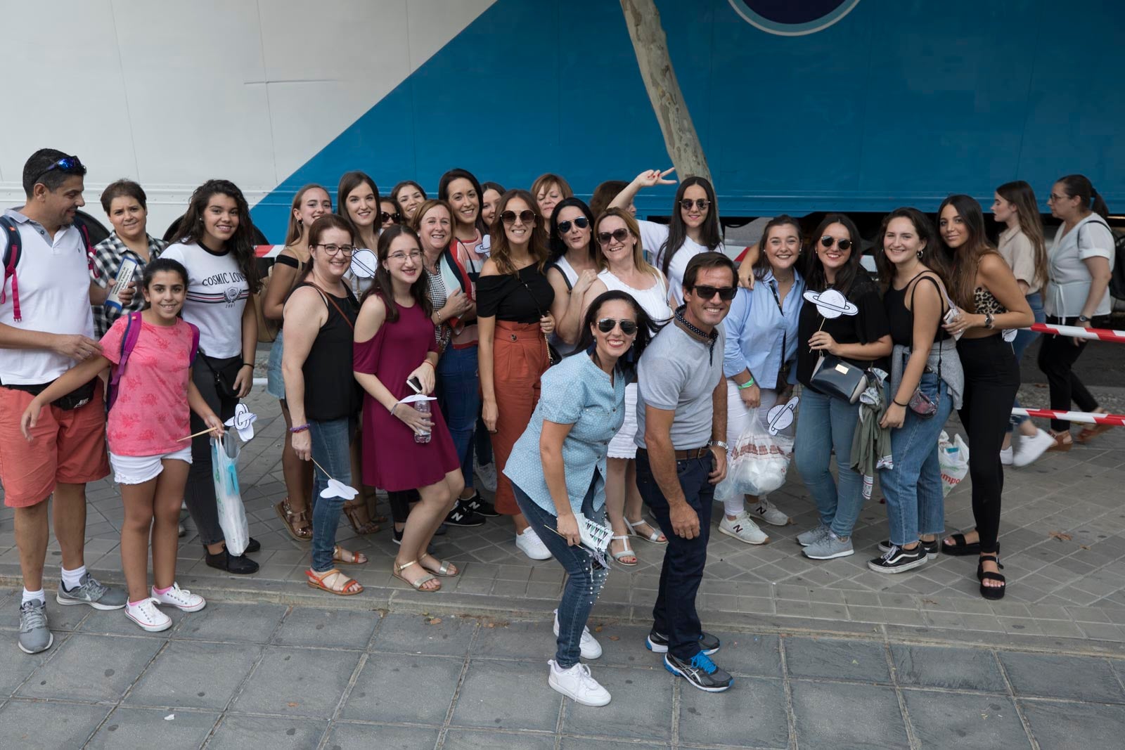 Largas colas para acceder al concierto de Pablo Alborán