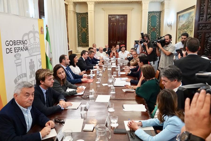 Reunión del ministro de Fomento con la Mesa del Ferrocarril de Granada