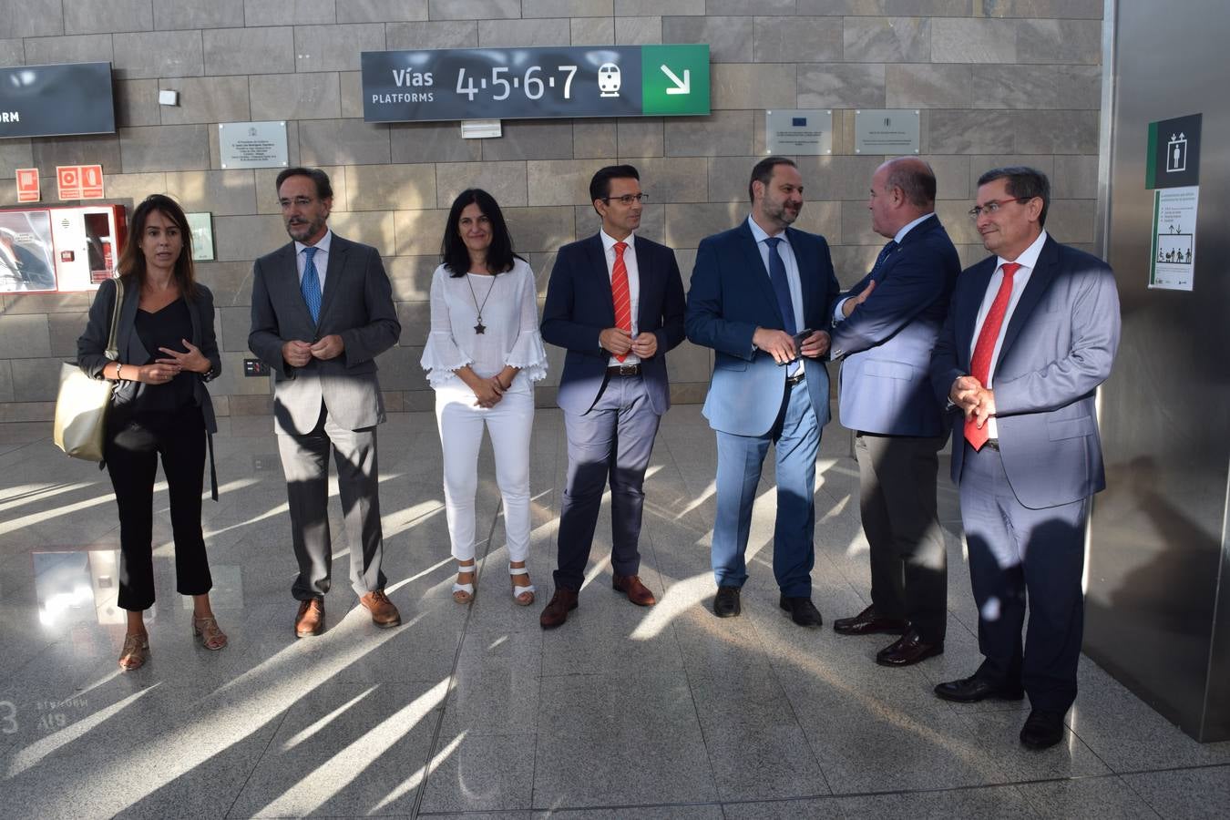 Todas las imágenes de la visita del ministro y el anuncio de la llegada del AVE en junio a Granada