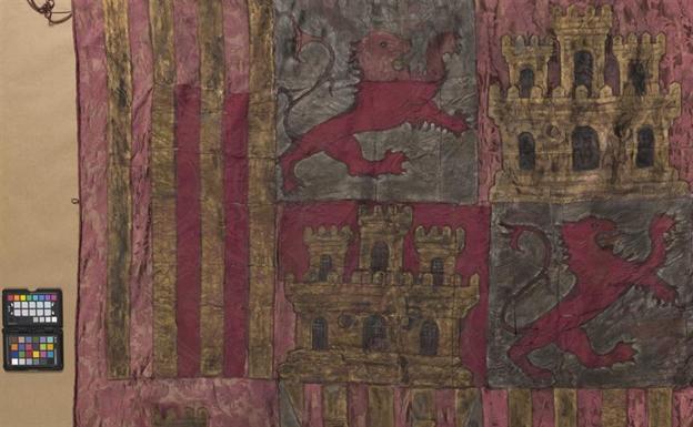El IAPH restaura tres banderas del Museo de la Capilla Real de Granada