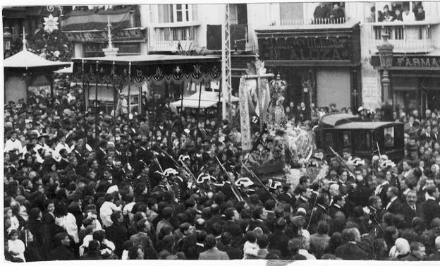 Álbum de fotos en sepia del último domingo de septiembre