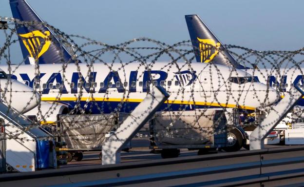 Ryanair recorta un 12% su plan de crecimiento por las huelgas y cae en Bolsa