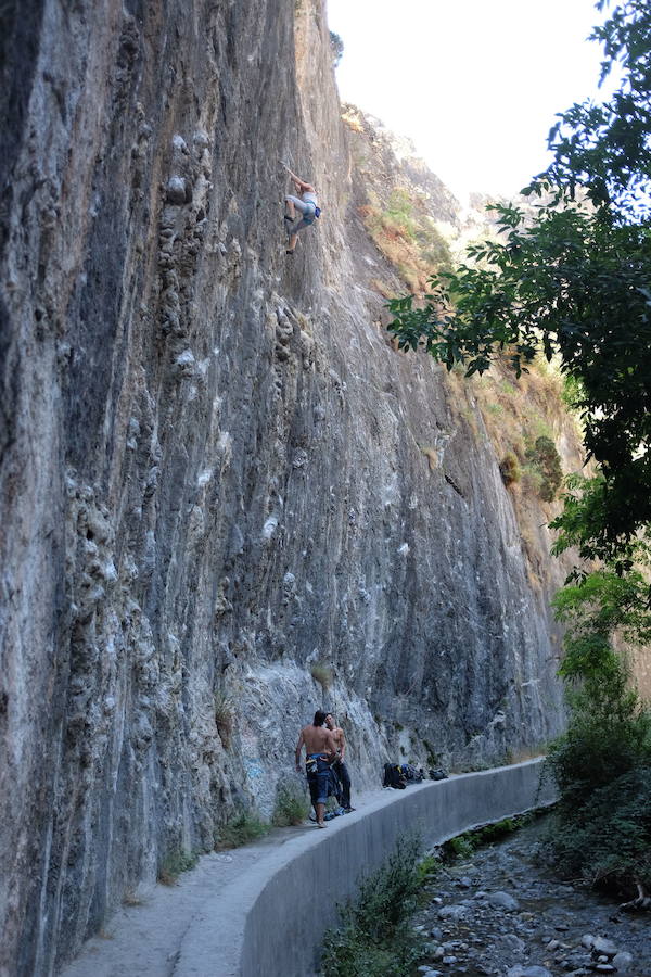 Granada ofrece una decena de rutas de senderismo para disfrutar del otoño