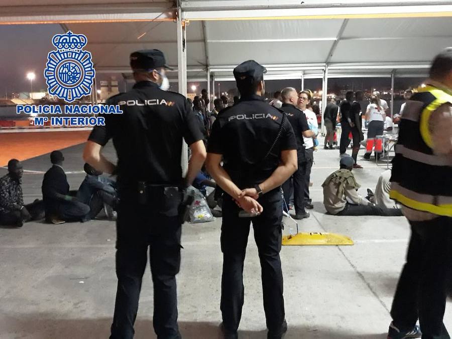 Los inmigrantes de Bangladesh pagaron hasta 12.000 euros a las mafias por llegar en patera a Motril y soportaron un infierno