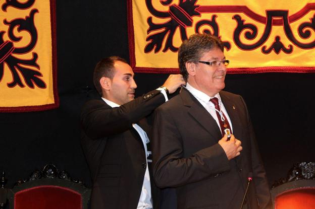 Mena exige al Ayuntamiento de Albox que le restituya como alcalde tras cumplir condena