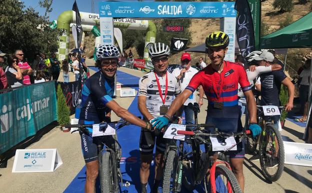 José Luis Carrasco y Manuel Beltrán brillan en el Dessafío Sierra Sur de Jaén BTT