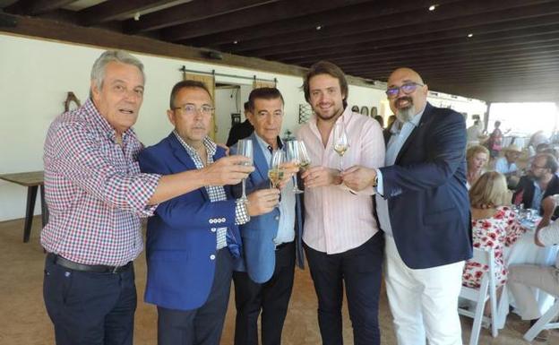 Los caseteros buscan nuevo presidente para su federación