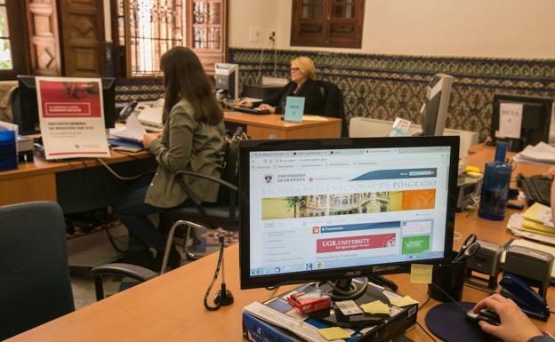 Convocadas las bases de las oposiciones de la UGR a auxiliares administrativos e informáticos: requisitos y plazos