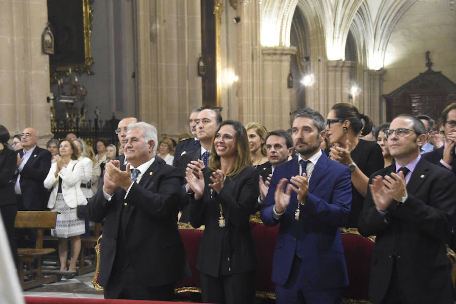 La Virgen del Rosario lleva por vez primera su «Granada de Oro»