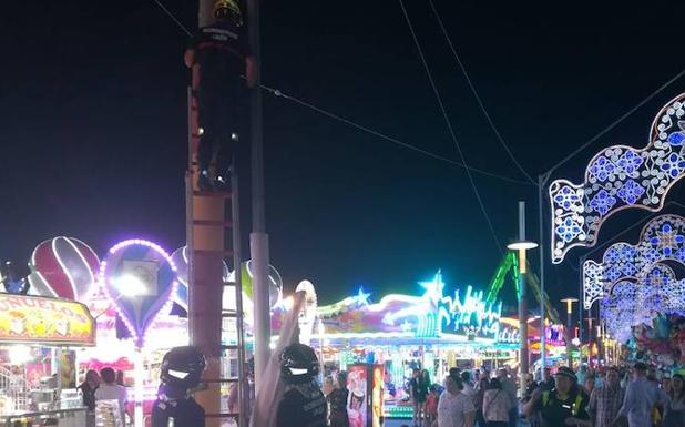 Caseteros denuncian la retirada de su pancarta de protesta 'contra' el Ayuntamiento