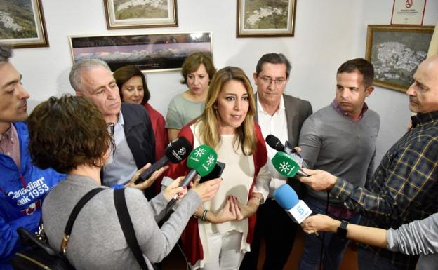 Susana Díaz dice en la Alpujarra que si obtiene la confianza mayoritaria hablará «con todos los partidos»
