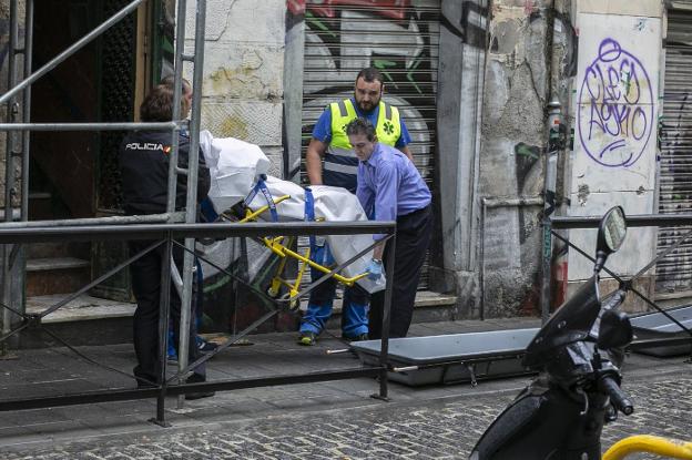 Hallan el cadáver de un hombre en una casa okupada