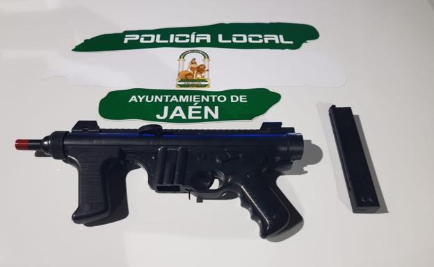 Denunciado por ametrallar con balines a peatones por las calles de Jaén