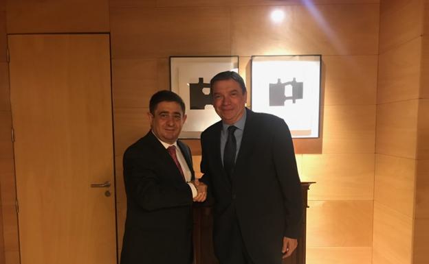 Reyes aborda en una reunión con el ministro Planas las negociaciones de la PAC post 2020