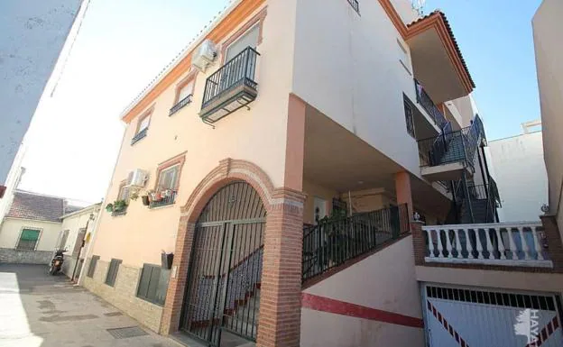 Hecho de aterrizaje mal humor Bankia pone a la venta 135 casas y pisos por menos de 75.000 euros en  Granada | Ideal