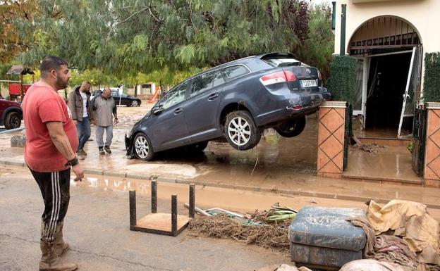 El temporal deja un muerto, vías cortadas, evacuaciones y daños en Andalucía