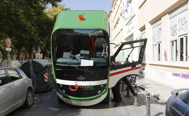 El Ayuntamiento de Granada abre por segunda vez un expediente al tren turístico, ahora vez por avería