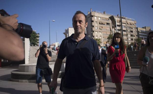 Arcuri niega que haya maltratado a sus hijos y denuncia a Juana Rivas