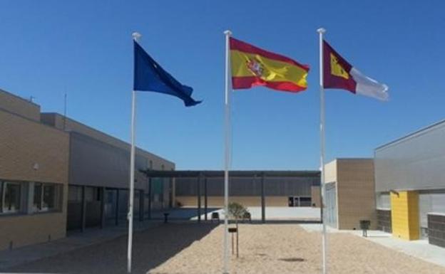 Una madre agrede salvajemente con patadas y puñetazos a una maestra en un colegio de Toledo