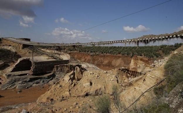 Adif estima que el tráfico ferroviario entre Sevilla y Antequera tardará tres meses en restablecerse