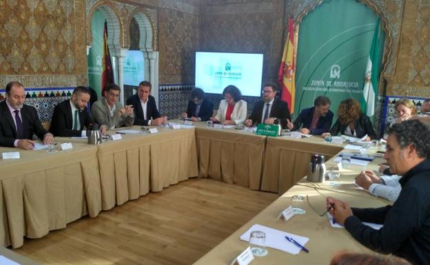 La Junta propone reducir el coste energético de Cemex para evitar el cierre de la planta de Gádor