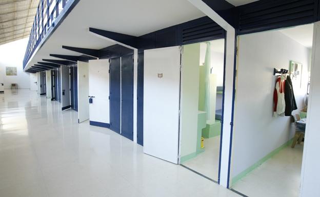 Funcionarios de la cárcel de Jaén salvan la vida a una interna