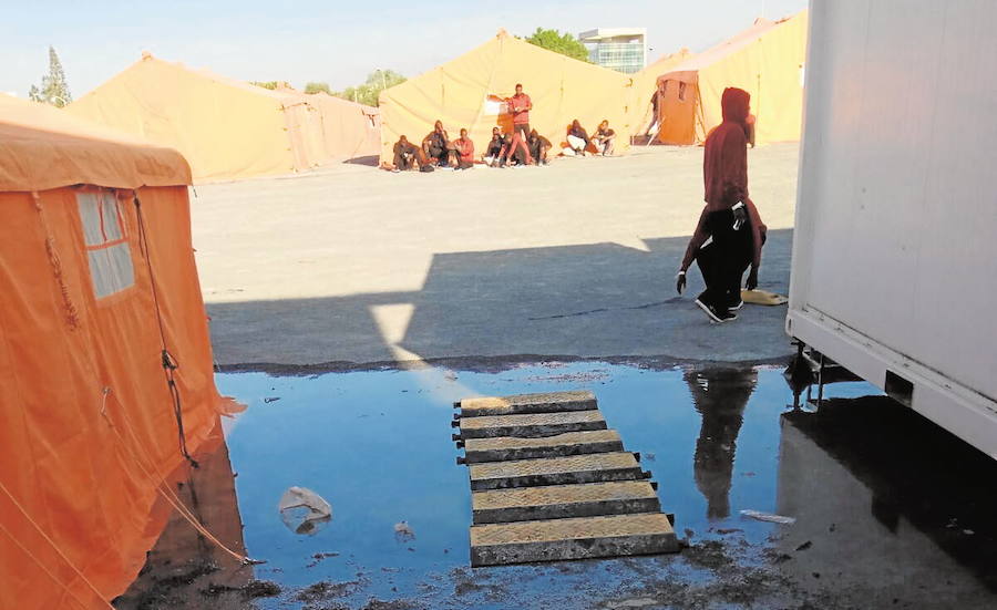 Los módulos para inmigrantes llegarán de forma inminente y se instalarán donde está el campamento