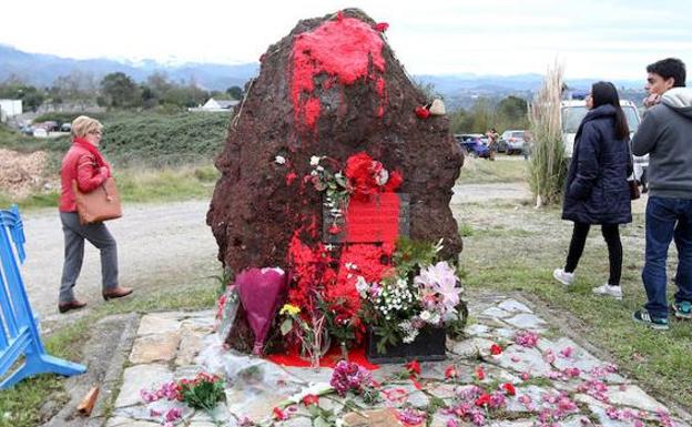 Acto vandálico contra el monolito dedicado a los represaliados del franquismo en Oviedo