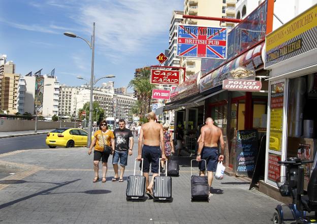 Se acabó el chollo de la familia inglesa que quiso hacer el agosto en España