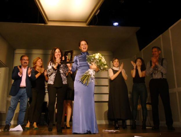 Aitana Sánchez-Gijón recibe en Peal de Becerro el premio Tierra Ibera de Teatro